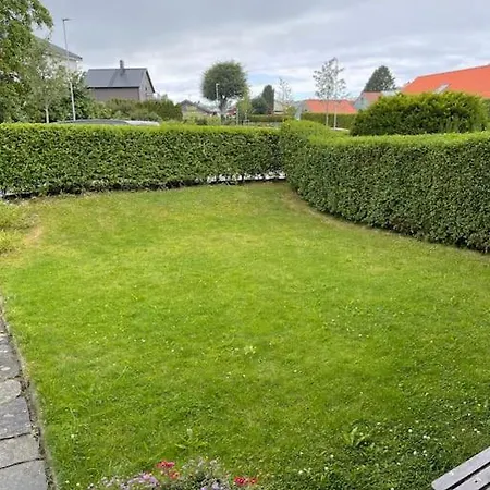 Til Leie I Sommer, Naerhet Til Og Sentrum *