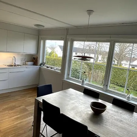 Apartment Til Leie I Sommer, Naerhet Til Og Sentrum