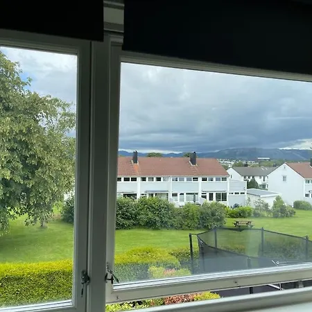 Til Leie I Sommer, Naerhet Til Og Sentrum *